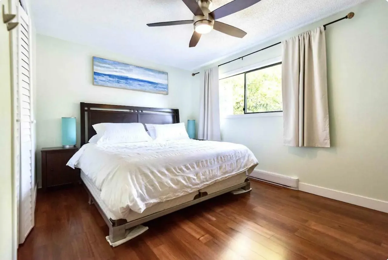 Lovely Home 10 Minutes To Downtown !!! Victoria Canada
