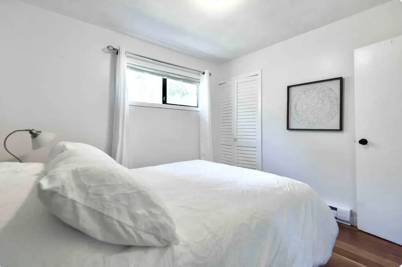 Lovely Home 10 Minutes To Downtown !!! Victoria Canada