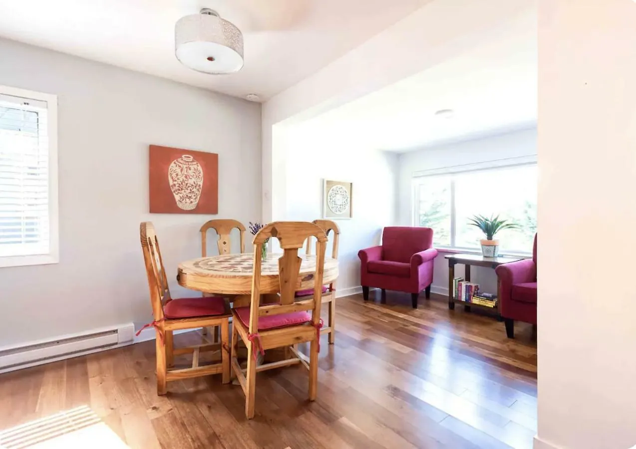 Holiday home Lovely Home 10 Minutes To Downtown !!! Victoria